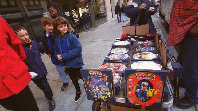 Kids look at Pokémon merch being sold on an NYC sidewalk in November 1999.