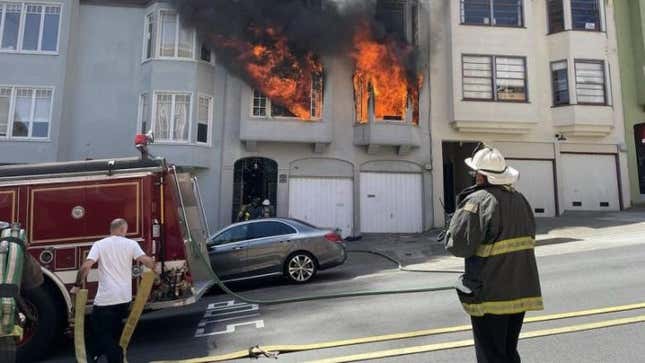 La maison de Terry Williams en incendie le 21 mai 2024. 