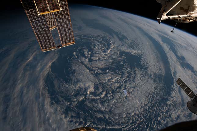 Image for article titled The Best Spaceflight Images From July Will Make Your Head Explode