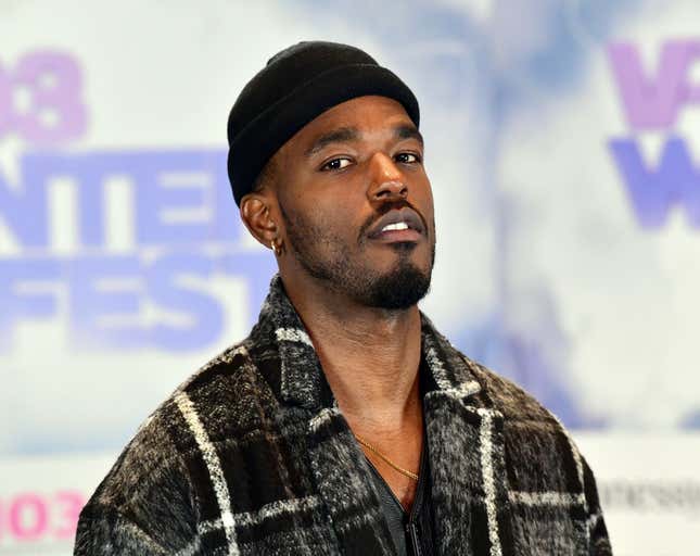 Sänger Luke James besucht das V103 Winterfest in der State Farm Arena am 15. Dezember 2018 in Atlanta, Georgia.