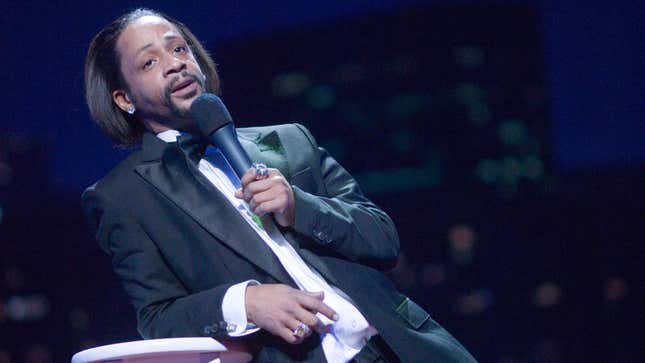 Bild für Artikel mit dem Titel Die Folgen von Katt Williams‘ „Club Shay Shay“ und die Entwicklung von Katt Williams. Katt ist möglicherweise die schnellste 52-Jährige der Welt. Kevin Hart geht mit Katts Frau auf Tour. Steve Harvey schlägt zurück auf Katt. Katt macht Witze über Diddy und mehr aus dem Jahr von Katt Williams.