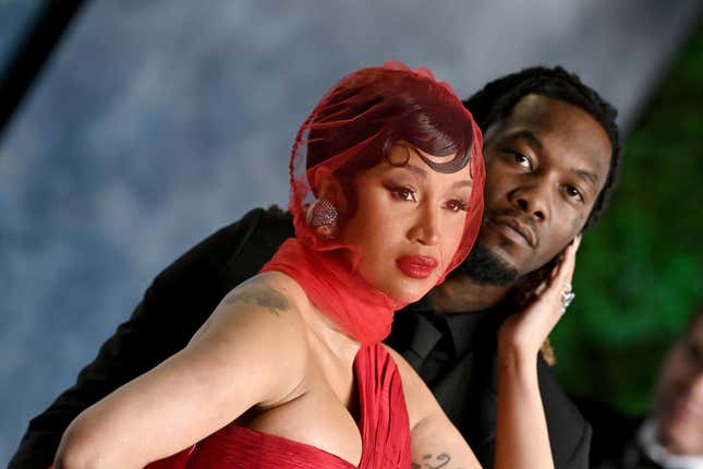 Cardi B und Offset nehmen an der Vanity Fair Oscar Party 2023 teil, die von Radhika Jones veranstaltet wird im Wallis Annenberg Center for the Performing Arts am 12. März 2023 in Beverly Hills, Kalifornien .