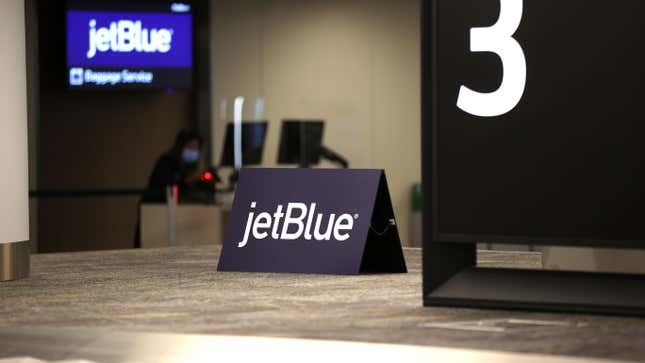 Image for article titled JetBlue Passenger Reportedly Choked Flight Attendant With His Tie, Begged To Be Shot