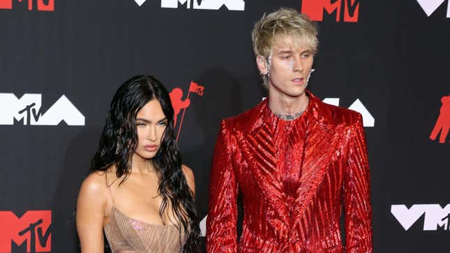 Image for article titled Don't Worry: Megan Fox Says She and Machine Gun Kelly Drink Each Other's Blood 'for Ritual Purposes Only'