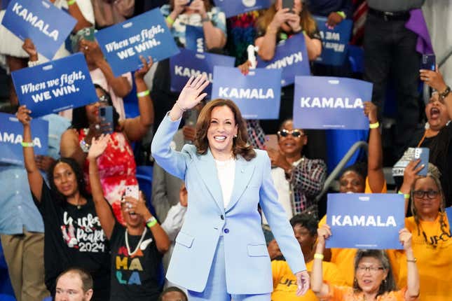 Bild für Artikel mit dem Titel Ehemalige Redenschreiberin von Kamala Harris zerlegt ihre Rede in Atlanta