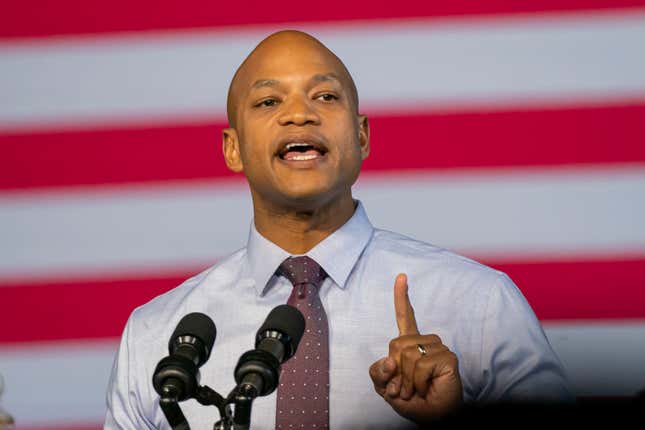 Der demokratische Gouverneurskandidat Wes Moore spricht bei einer Wahlkampfkundgebung, an der Präsident Joe Biden und First Lady Jill Biden am 7. November 2022 an der Bowie State University in Bowie, Maryland, teilnahmen.