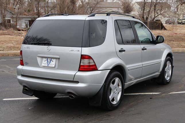 Image for article titled At $9,999, Is This 2000 Mercedes ML 55 AMG A Total Steal?