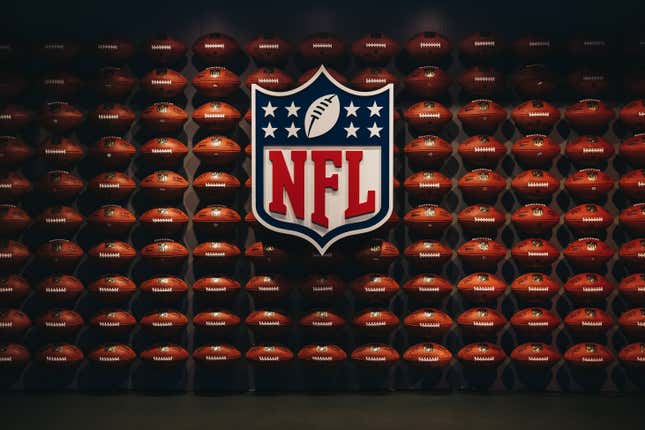 Image for article titled NFL Teams Could Risk Forfeiting Games This Season Should an Outbreak Occur Among Unvaccinated Players