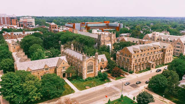 Image for article titled The 9 best large, mid-sized, and small cities for recent college graduates