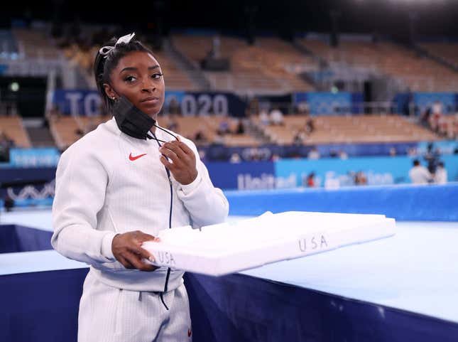 Image for article titled Texas Deputy Attorney General Calls Simone Biles a ‘National Embarrassment,’ Offers Weak-Ass Apology