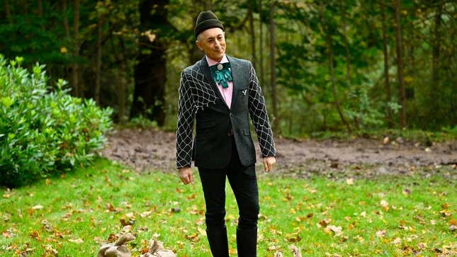 Image for article titled Let&#39;s rank all of Alan Cumming&#39;s fabulous outfits on The Traitors