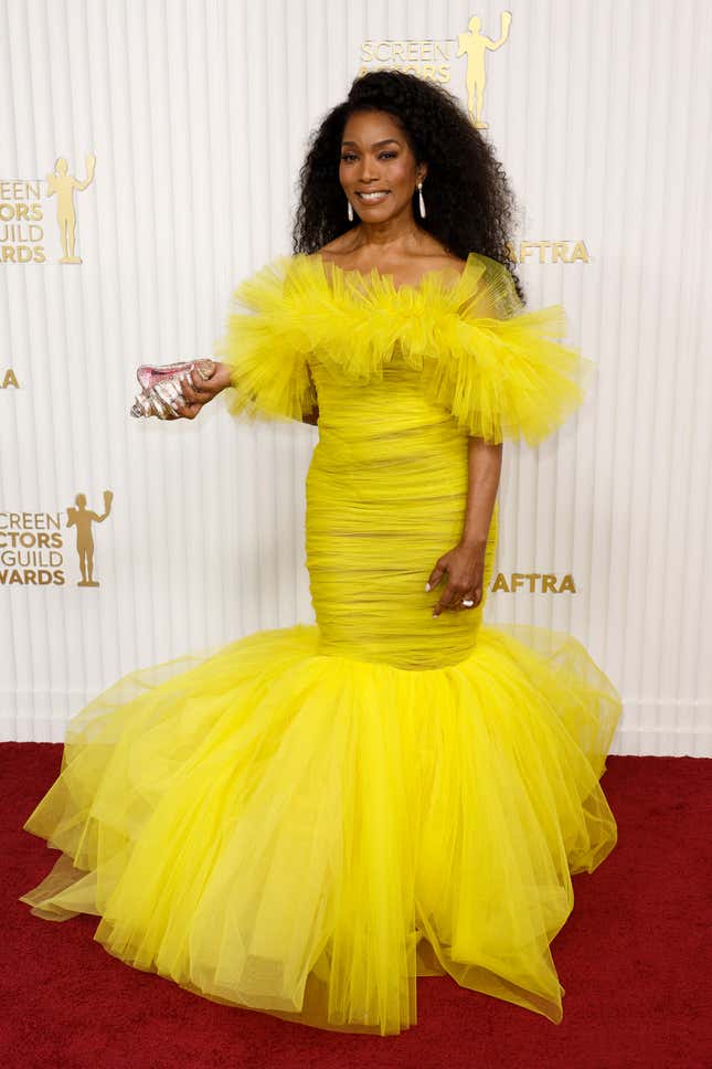 Image for article titled Oscar-Winning Style: Angela Bassett’s Best Red Carpet Looks