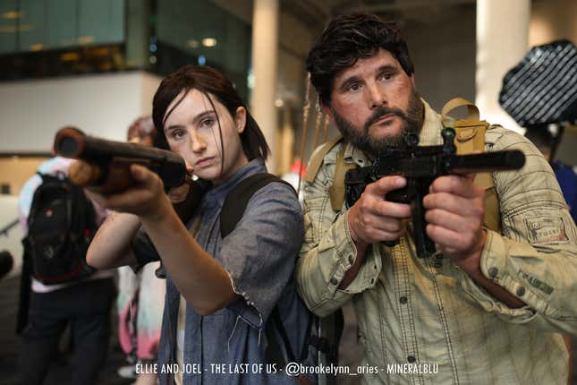 Ellie and Joel from The Last of Us hold guns. 