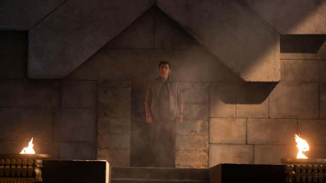 Moon Knight (Oscar Isaac) stands in a darkened tomb.