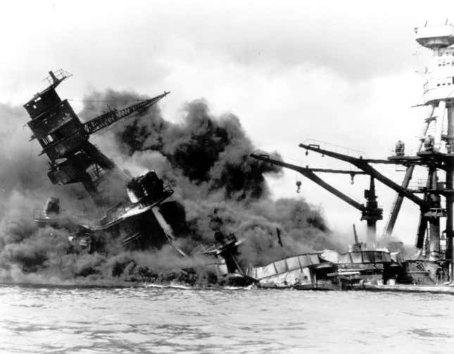 Image for article titled What the attack on Pearl Harbor looked like from the air and ground