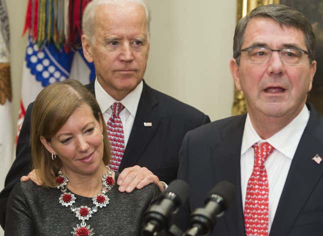 Image for article titled Where Is It Appropriate to Touch People? An Explainer for Old White Men