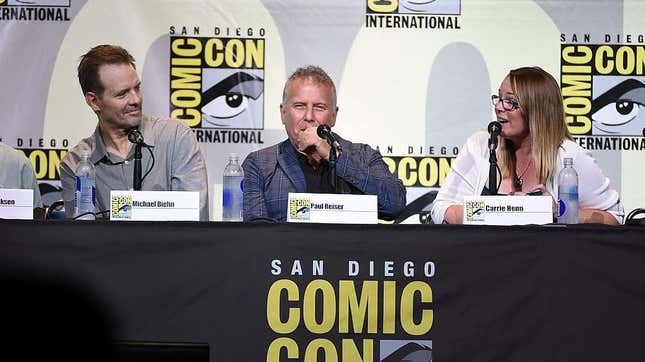 Reiser, flanked by Hicks (Michael Biehn) and Newt (Carrie Henn) at Comic-Con 2016.