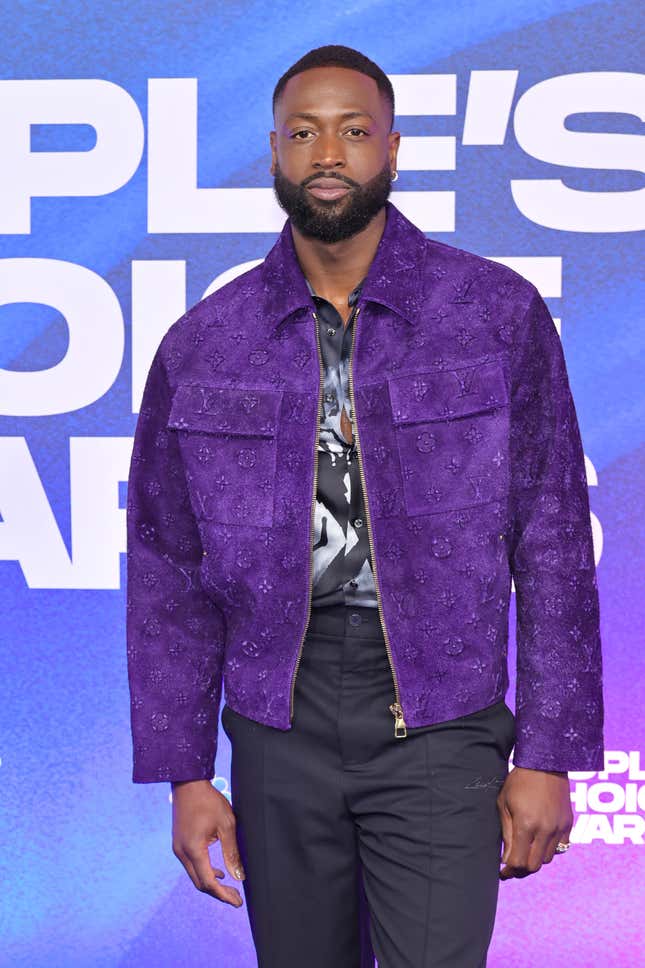 SANTA MONICA, CALIFORNIA - DECEMBER 06: Dwyane Wade attends the 2022 People's Choice Awards at Barker Hangar on December 06, 2022 in Santa Monica, California. (Photo by Amy Sussman/Getty Images )