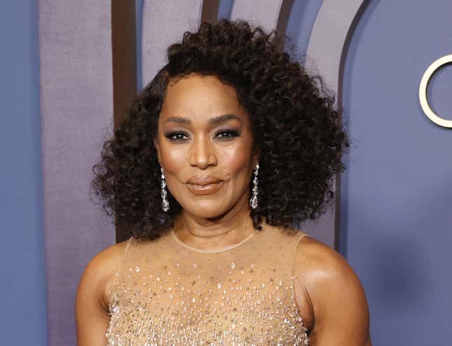 Image for article titled Angela Bassett Has An Important Message About Success That Every Black Person Should Hear