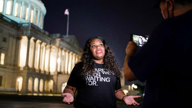 Image for article titled Cori Bush Sleeps on Capitol Steps to Protest House Not Extending the Eviction Moratorium