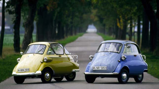 A photo of two Isetta microcars parked next to each other. 