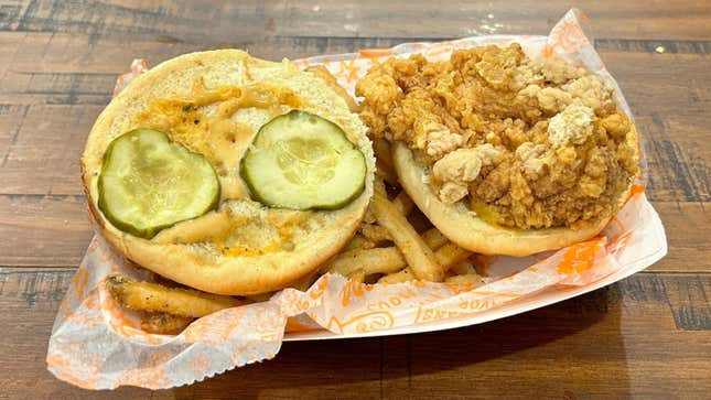 Review Popeyes Golden Bbq Chicken Sandwich Fails To Live Up To Its