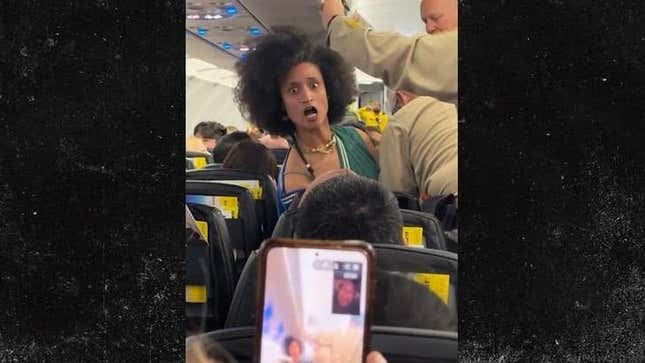 Image for article titled Black Woman Goes Viral For Alarming Outburst On Spirit Airlines Flight