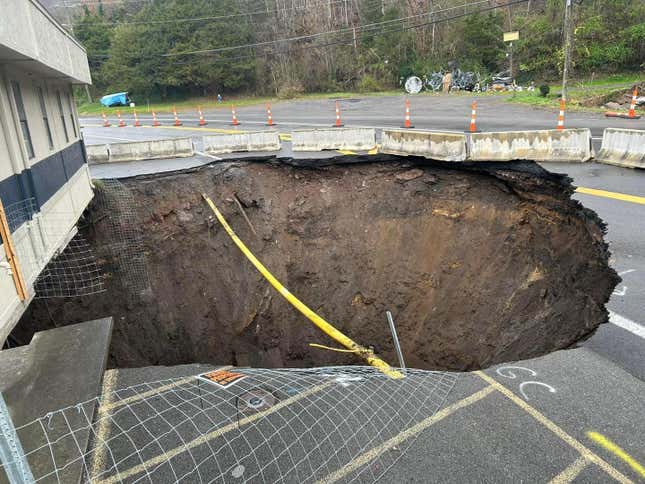 Giant sinkhole 