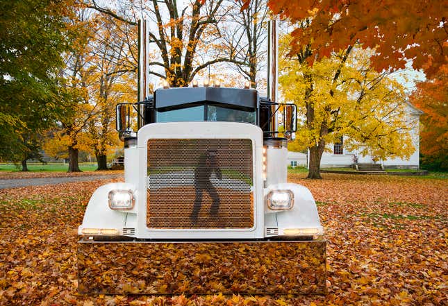 Image for article titled Fashion Photographer Captures the Most Beautiful Big-Rigs on Earth