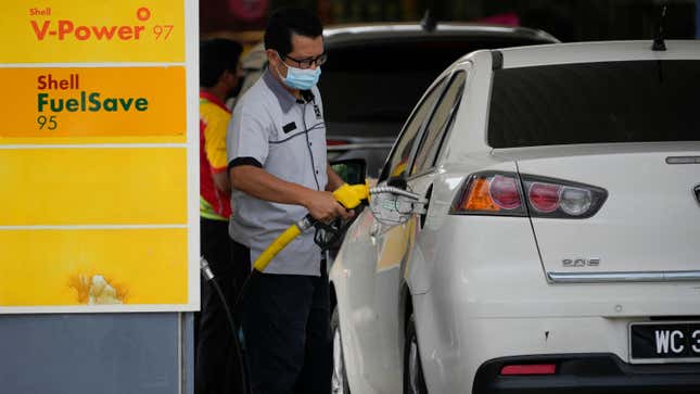 Image for article titled Drivers From Singapore Are Illegally Pumping Cheap Gas In Malaysia