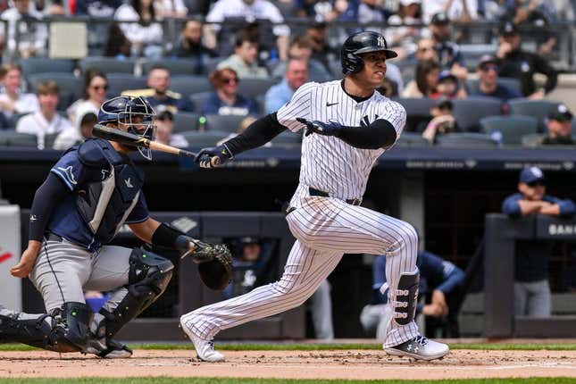 Yankees look to flex muscles in series opener vs. A's