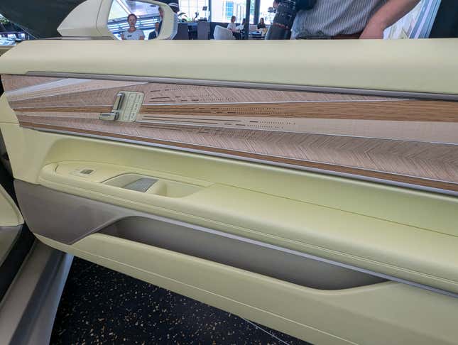 Image for article titled Cadillac Sollei Concept Is A Manilla Cream Luxury EV Dream