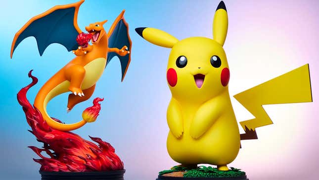 Una estatua de Charizard y otra de Pikachu una al lado de la otra.