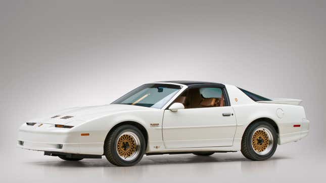 A photo of a 1989 Pontiac Trans Am Turbo coupe. 