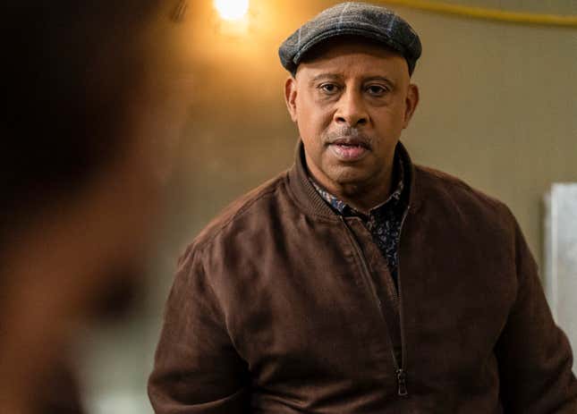 “10-13” – Pictured: Ruben Santiago-Hudson as Officer Marvin Sanford. Photo: Scott McDermott/CBS ©2022 CBS Broadcasting, Inc. All Rights Reserved.