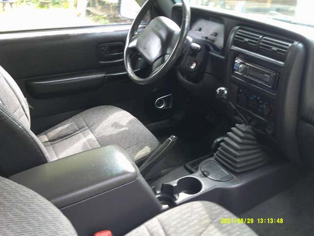 Image for article titled At $7,500, Is This 2000 Jeep Cherokee Sport The 4X4 For You?