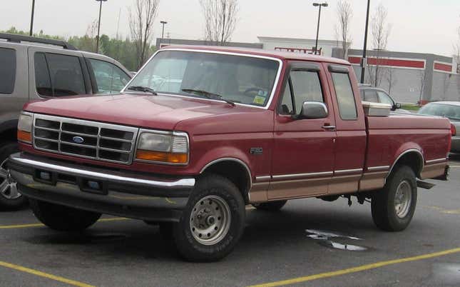 Ein  Ford F-150  aus den Jahren 1992-1996,  fotografiert in  den  USA.