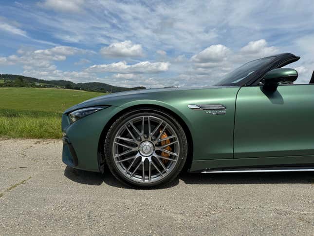 Front wheel of the Mercedes-AMG SL63 SE Performance in matte green