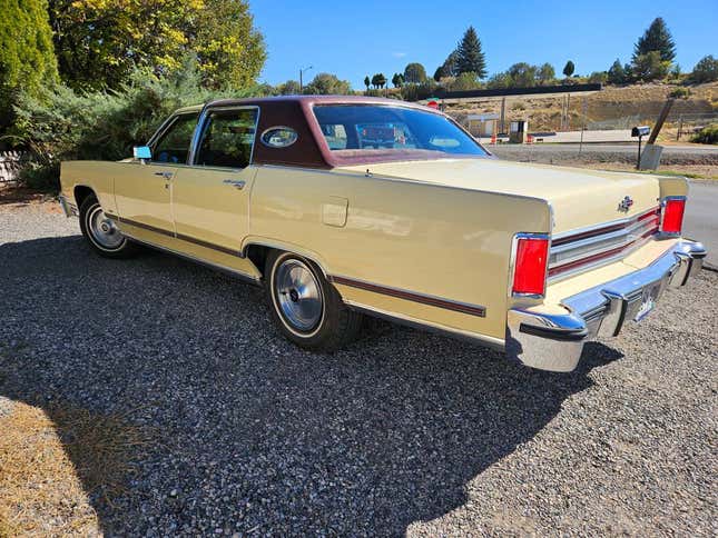 Image for article titled At $8,200, Is This 1979 Lincoln Continental A Big Deal?