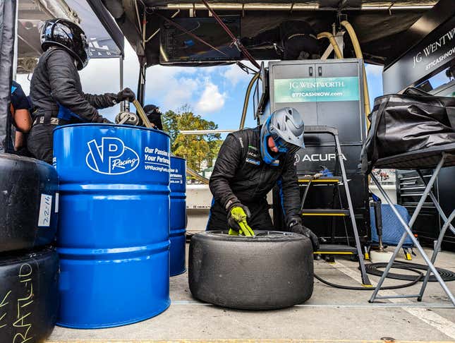 Imagen para el artículo titulado Detrás de escena del Petit Le Mans de IMSA con Gradient Racing