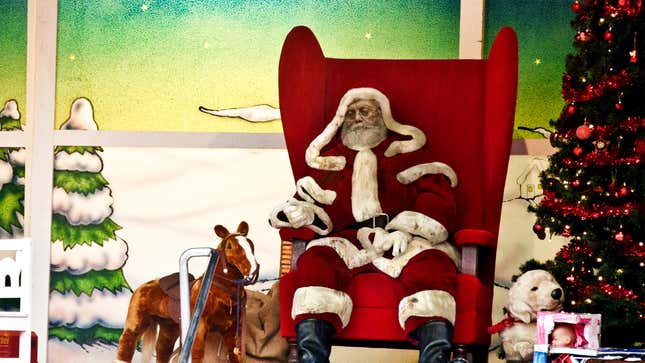 Image for article titled Mall Still Hasn’t Removed Rotting Santa Claus