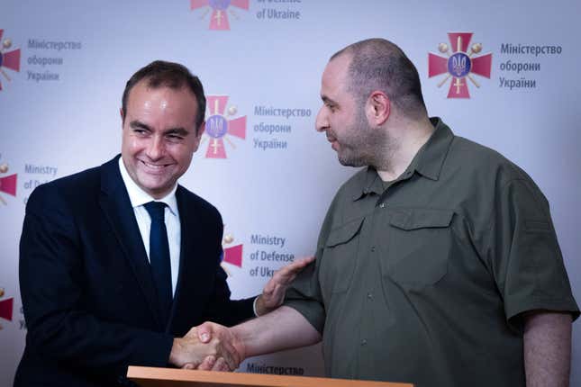 Rustem Umerov, Ukraine&#39;s Defense Minister, right, and French Defense Minister Sebastien Lecornu shake hands after their press conference in Kyiv, Ukraine, Thursday, Sept. 28, 2023. (AP Photo/Efrem Lukatsky)