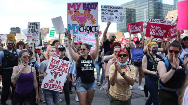 Image for article titled Illinois Minors No Longer Have to Ask for Permission to Get an Abortion