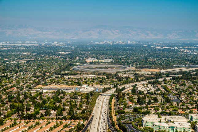 Image for article titled The 9 best large, mid-sized, and small cities for recent college graduates
