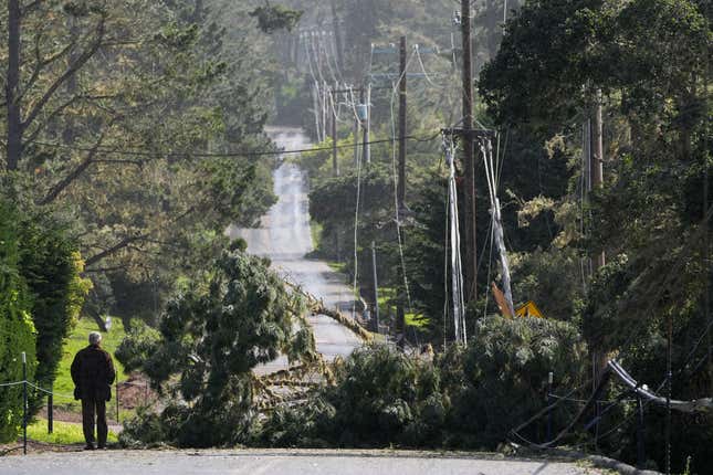 Image for article titled Photos: California&#39;s Coastline Under Siege by Atmospheric River