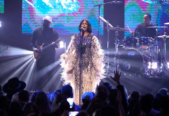 NASHVILLE, TENNESSEE - OCTOBER 19: CeCe Winans performs during the 52nd GMA Dove Awards at Lipscomb Allen Arena on October 19, 2021 in Nashville, Tennessee. (Photo by Jason Kempin/Getty Images)