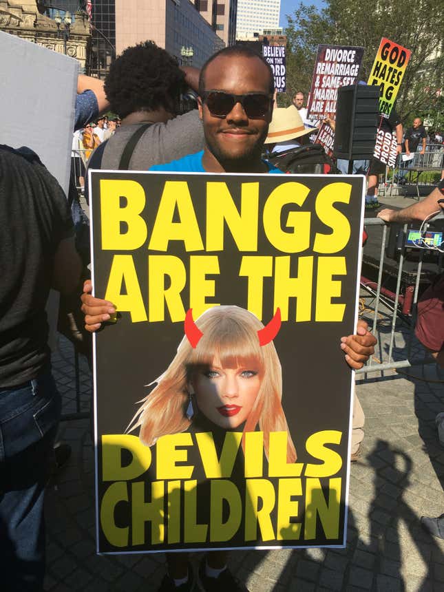 Image for article titled The Westboro Baptist Church protest made for the most bizarre RNC scene yet