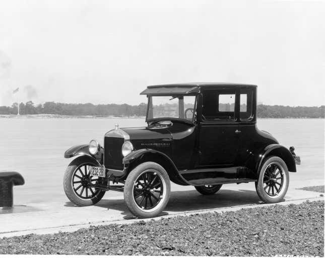 Image for article titled Ford&#39;s Chicago Assembly just turned 100. Here are the models it made