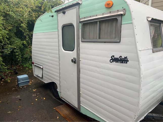 Image for article titled This Awesome Vintage Camper Is So Light That Any Car Could Tow It