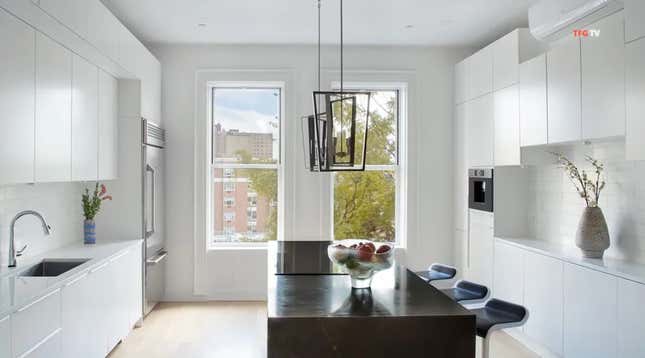 Image for article titled Peek Inside Sherri Shepherd&#39;s Rented Harlem Townhouse